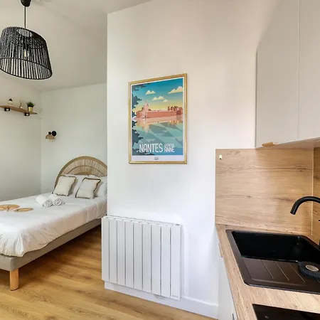 Cosy - Entre Le Chateau Des Ducs Et Le Jardin Des Plantes *