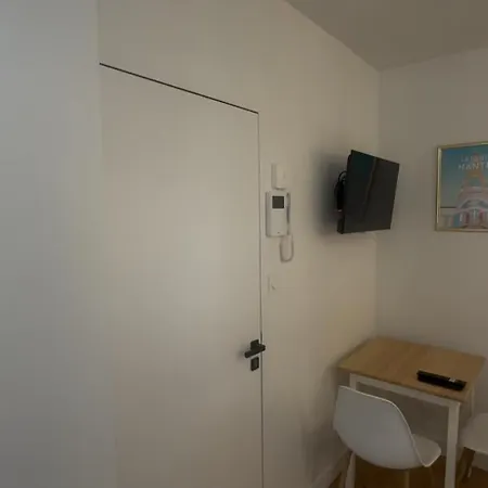 Cosy - Entre Le Chateau Des Ducs Et Le Jardin Des Plantes Apartment *